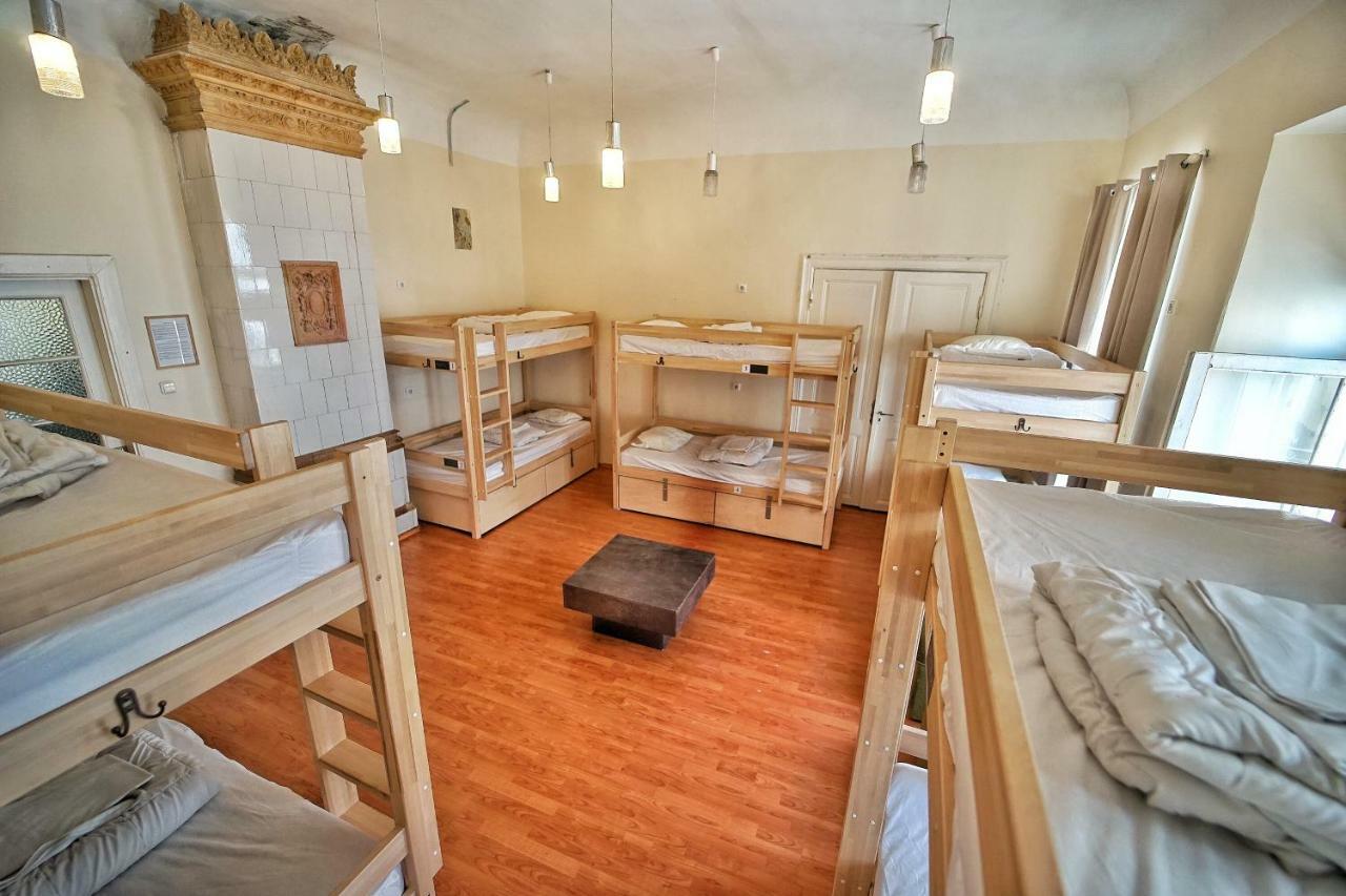 The Monks Bunk Hostel & Bar ทาลลินน์ ภายนอก รูปภาพ