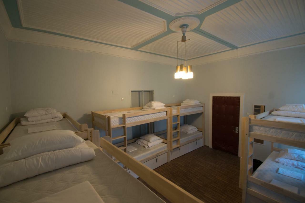 The Monks Bunk Hostel & Bar ทาลลินน์ ภายนอก รูปภาพ