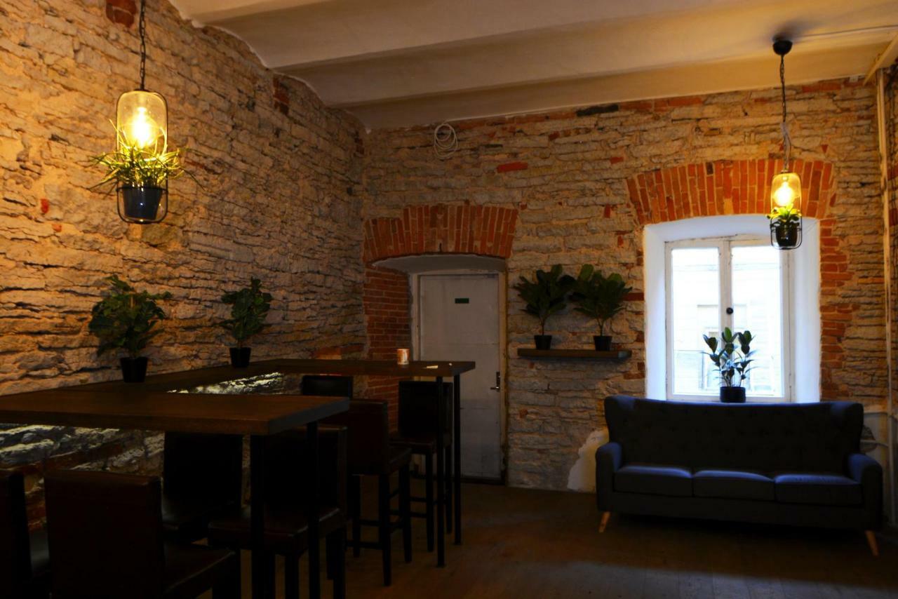The Monks Bunk Hostel & Bar ทาลลินน์ ภายนอก รูปภาพ
