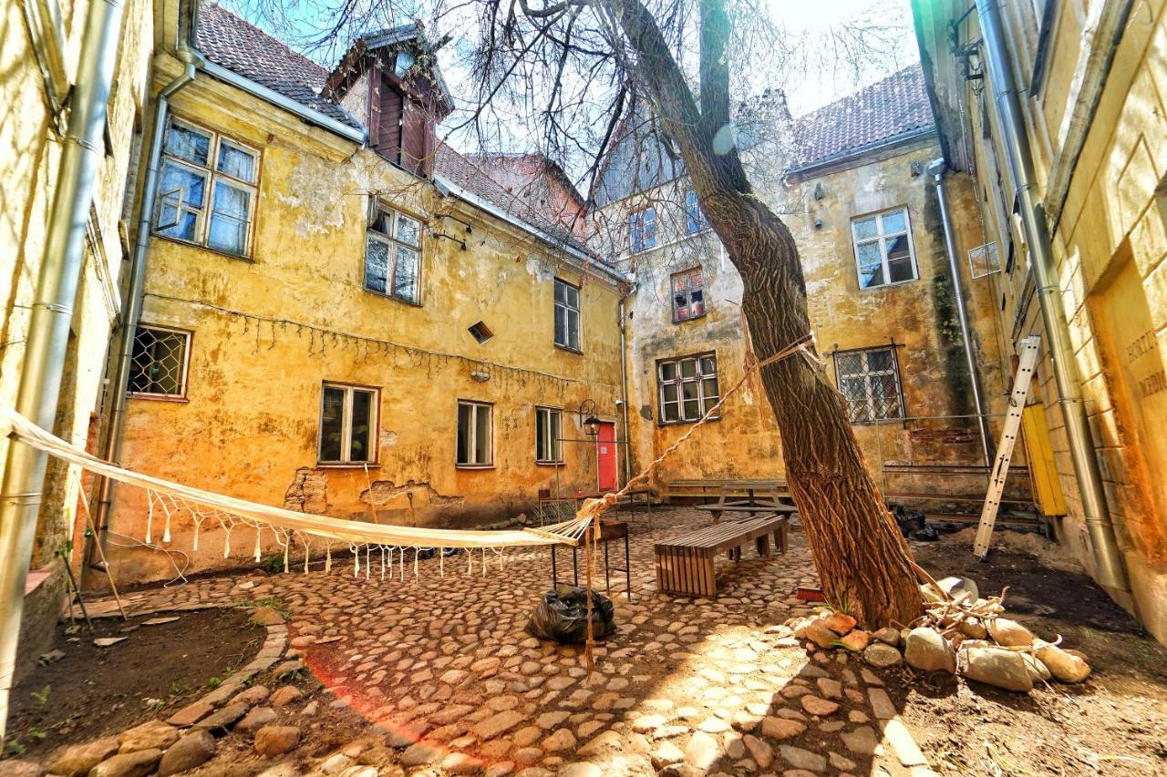 The Monks Bunk Hostel & Bar ทาลลินน์ ภายนอก รูปภาพ